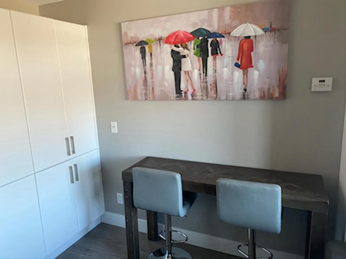 Cozy Studio Suite, 15Min Walk To Downtown Kelowna Exterior photo